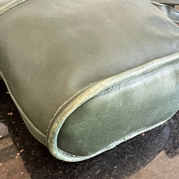 Vintage 90's Coach Cowhide Leather Crossbody Bag. Made is Usa. - Picture 4 of 12